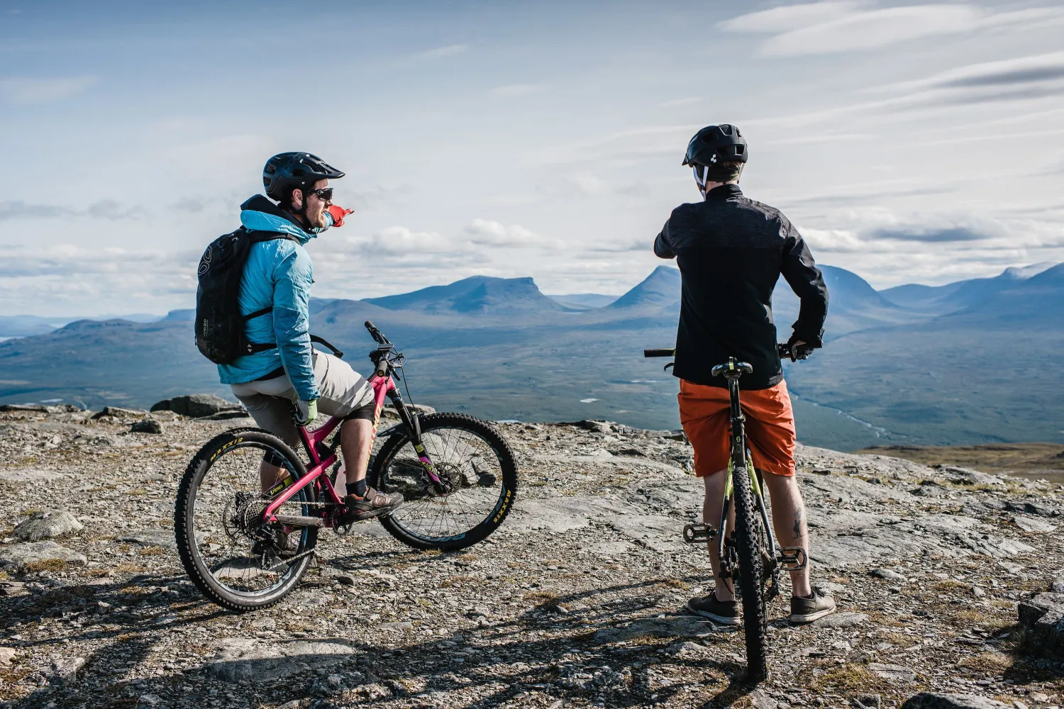 Heldags terrengsykling i fjellet