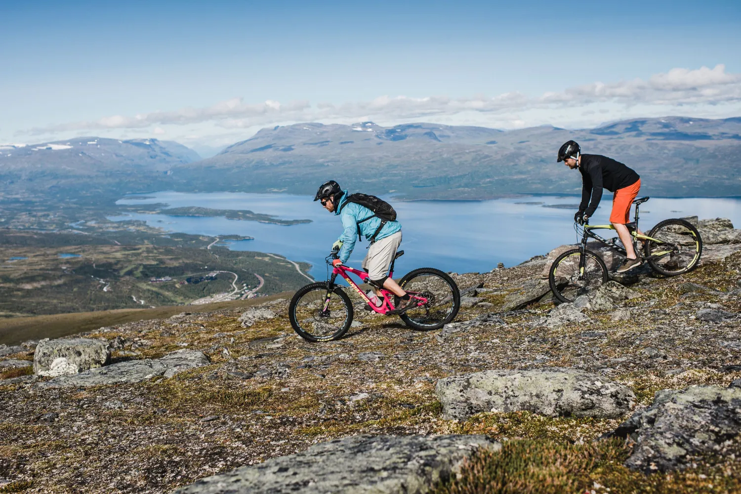 Heldags terrengsykling i fjellet