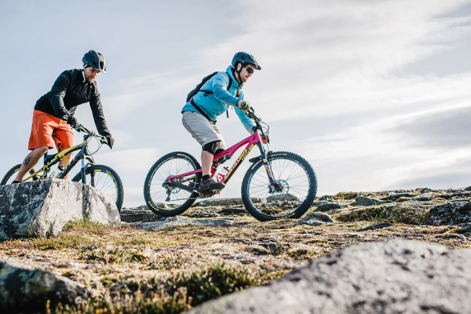 Heldags terrengsykling i fjellet