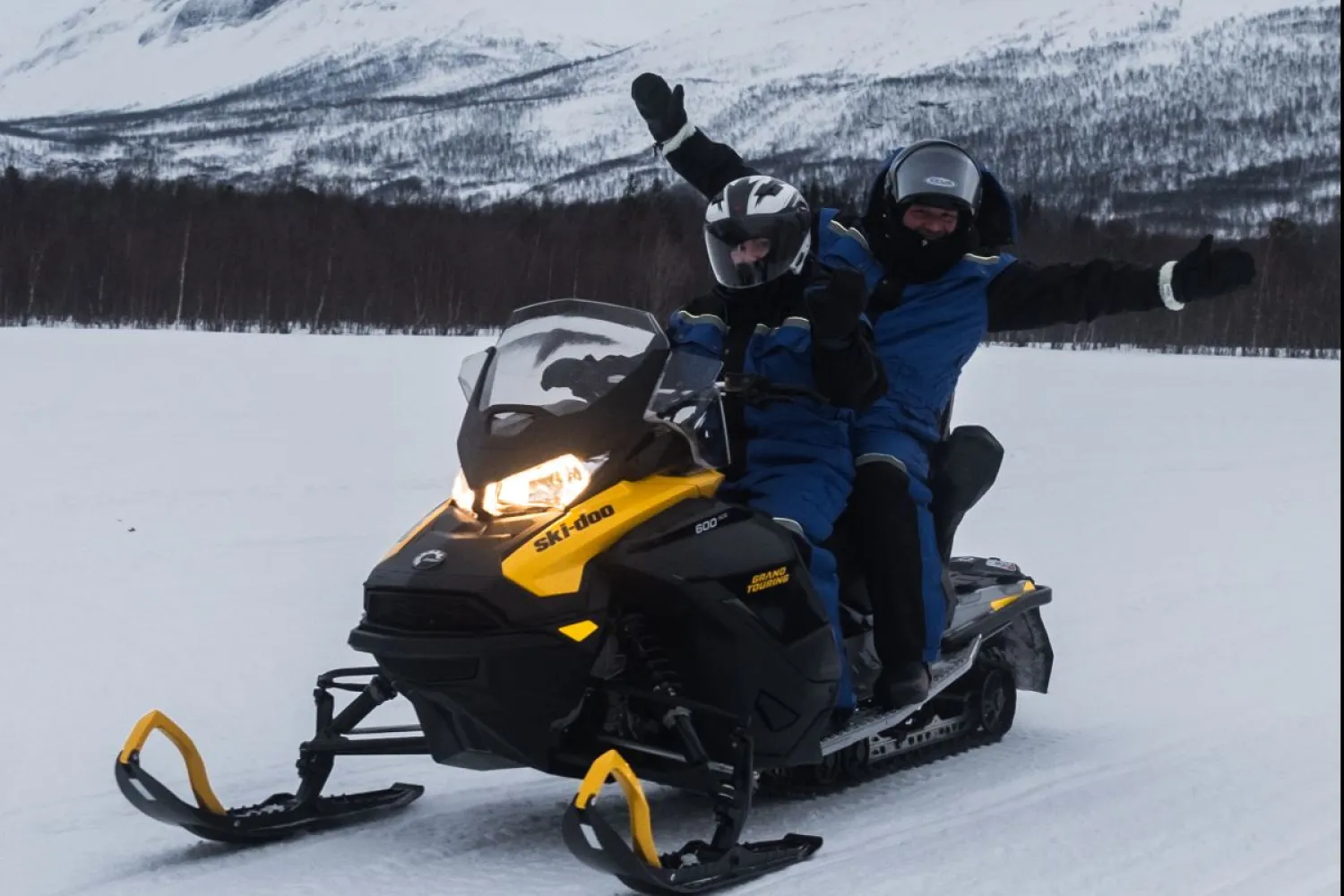 Snøskuterkjøring med Heggeli Adventures