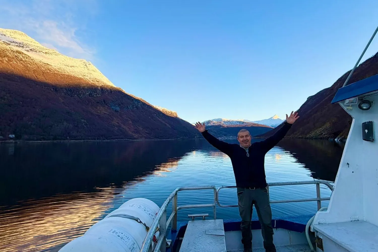 Fisketur med besøk til en sjøfarm