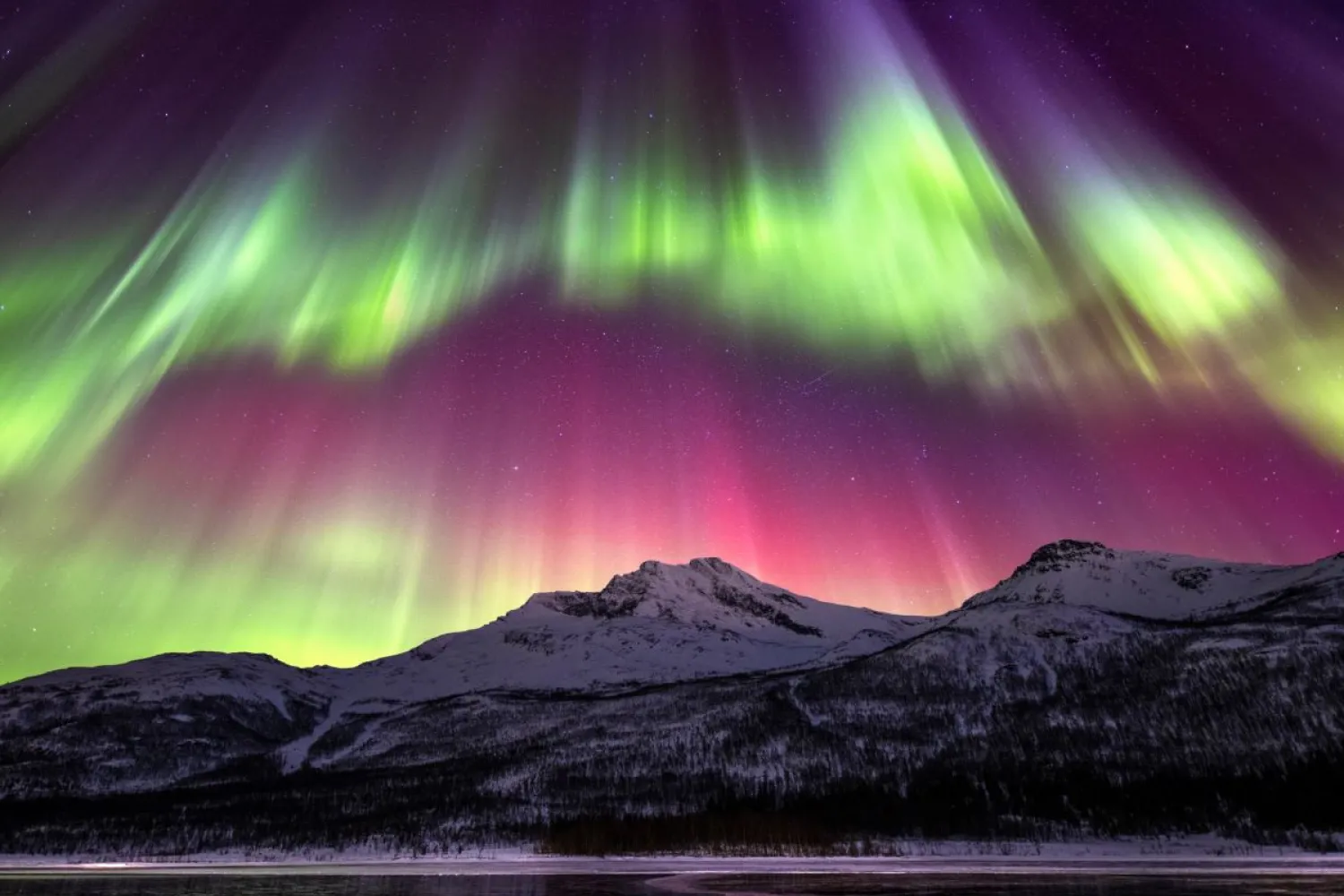 En uforglemmelig foto- og videoreise gjennom arktisk lys og landskap