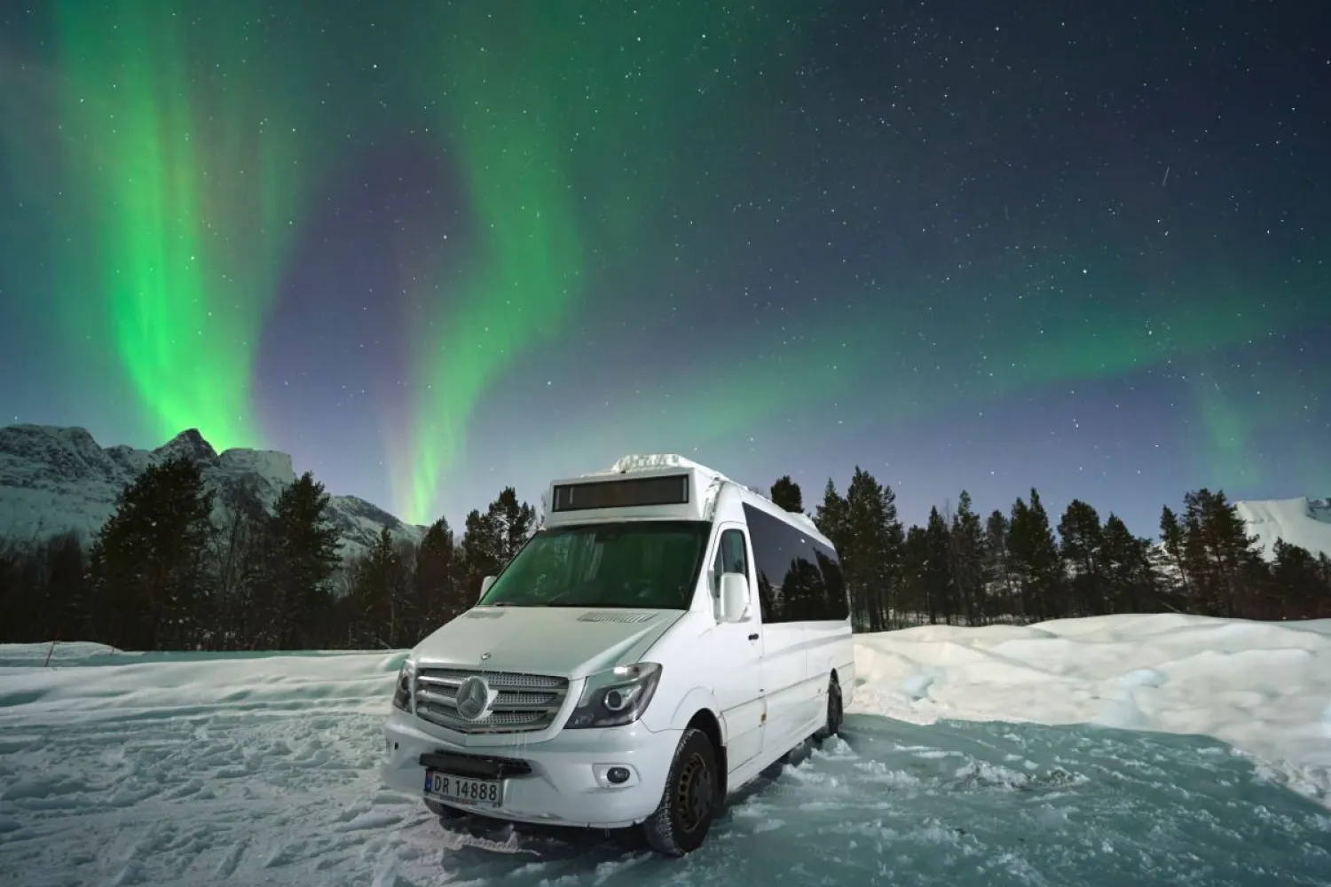   Arctic Northern Lights – The Campfire Loop