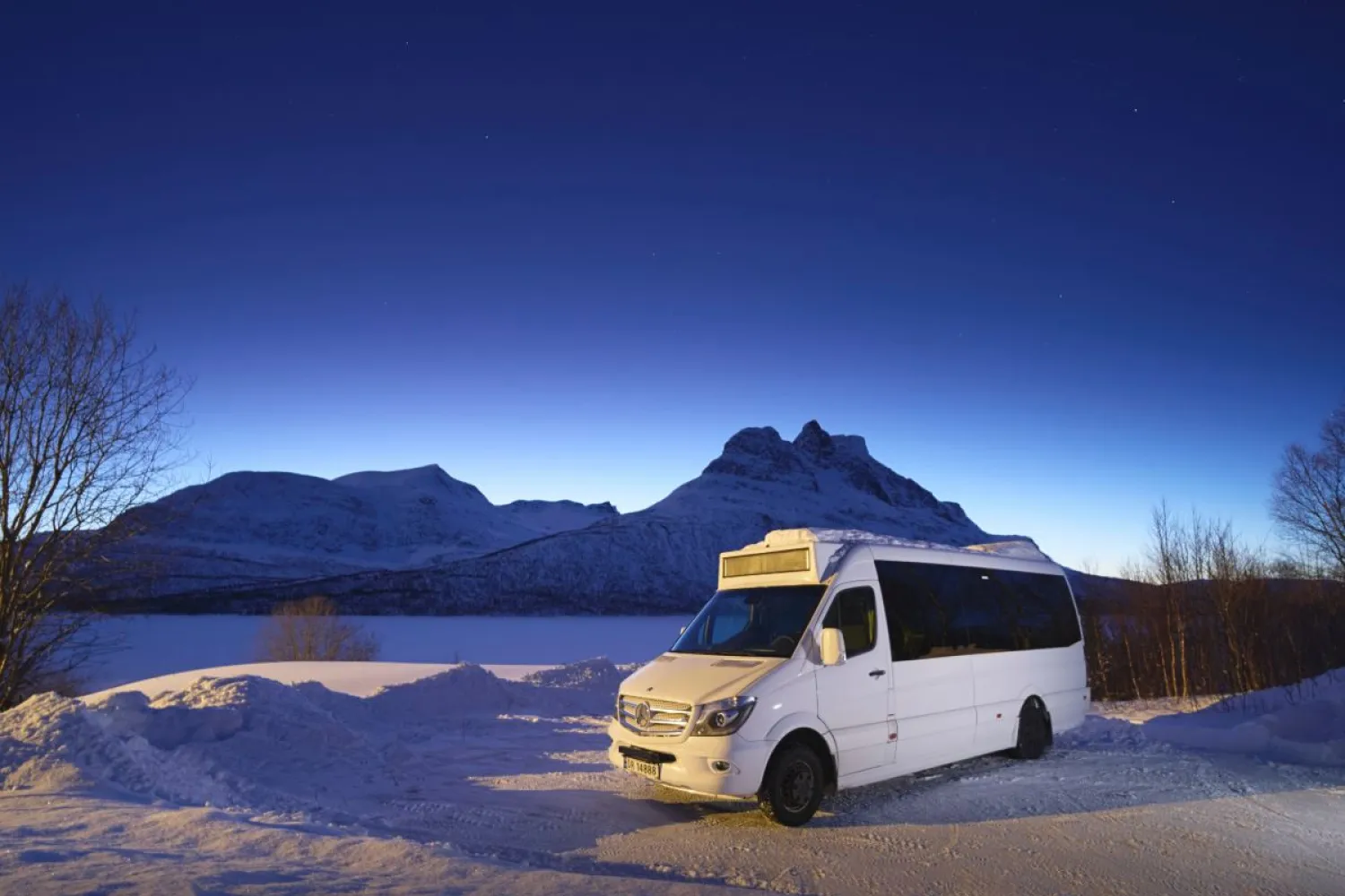   Arctic Northern Lights – The Campfire Loop