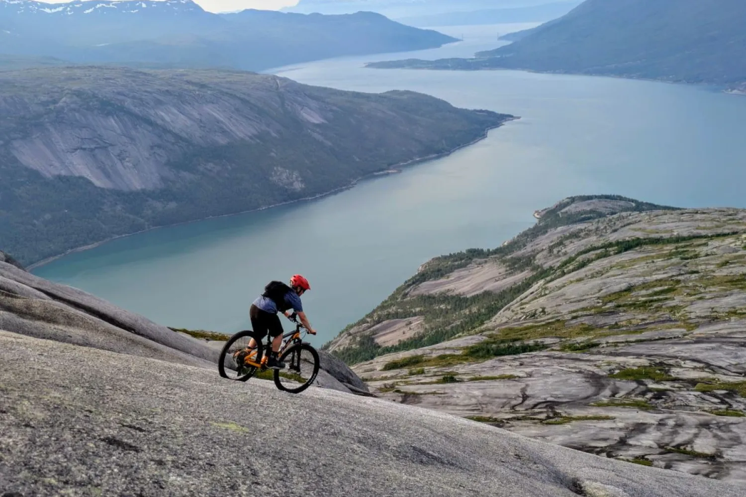 Bike & Shuttle - Reinnesfjellet made easy!