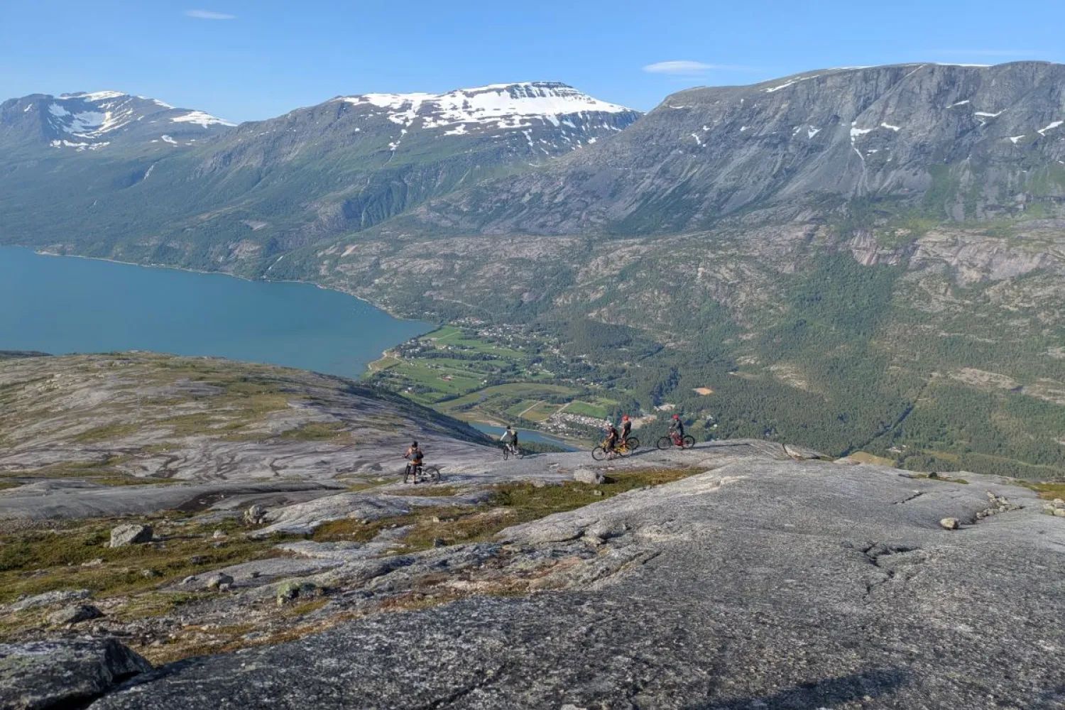 Bike & Shuttle - Reinnesfjellet made easy!