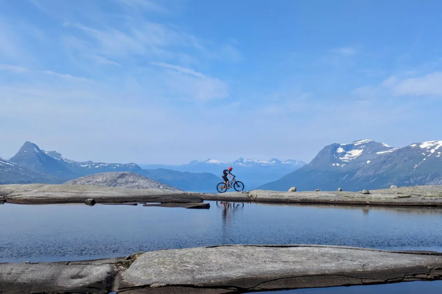 Bike & Shuttle - Reinnesfjellet made easy!