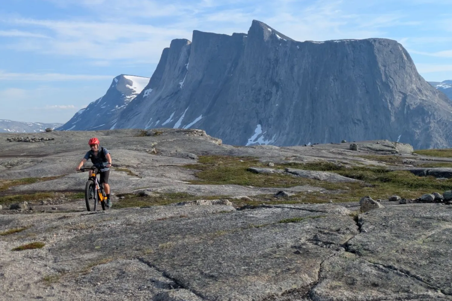 Bike & Shuttle - Reinnesfjellet made easy!