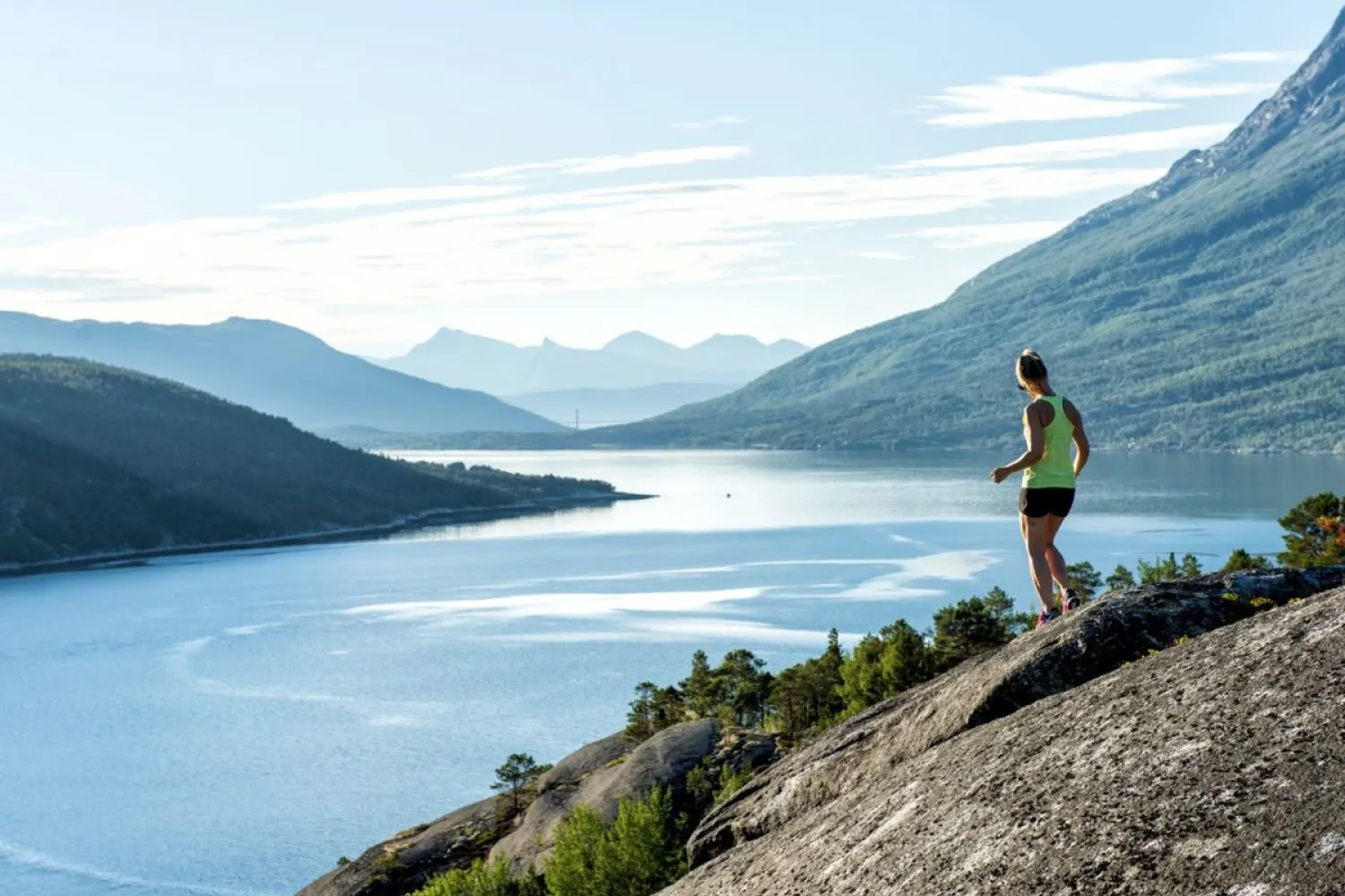NARVIK: Arktiske fjorder, naturskjønn vandring og bålopplevelse