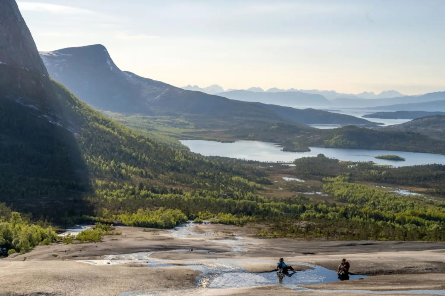 NARVIK: Arktiske fjorder, naturskjønn vandring og bålopplevelse