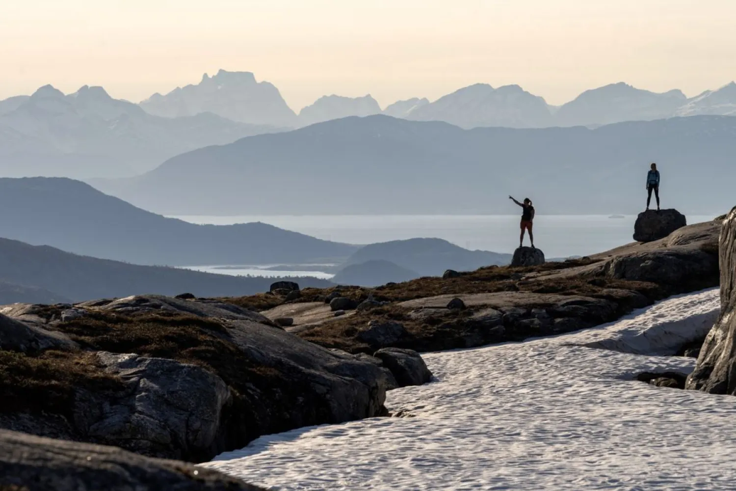 NARVIK: Arktiske fjorder, naturskjønn vandring og bålopplevelse
