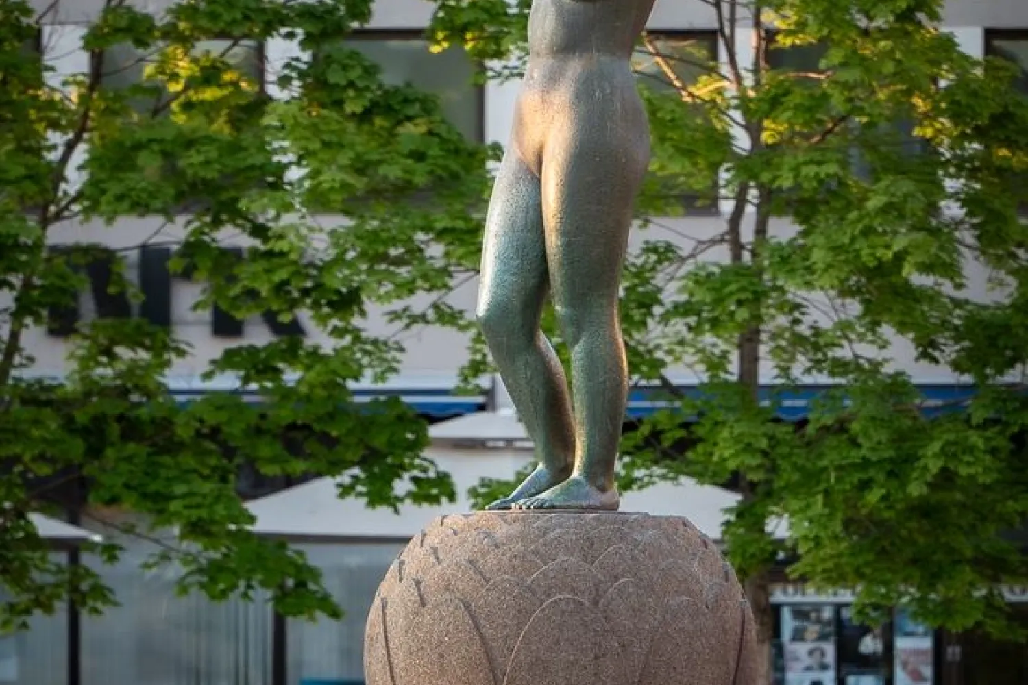 Frihetsmonumentet - Liv opp av kaos