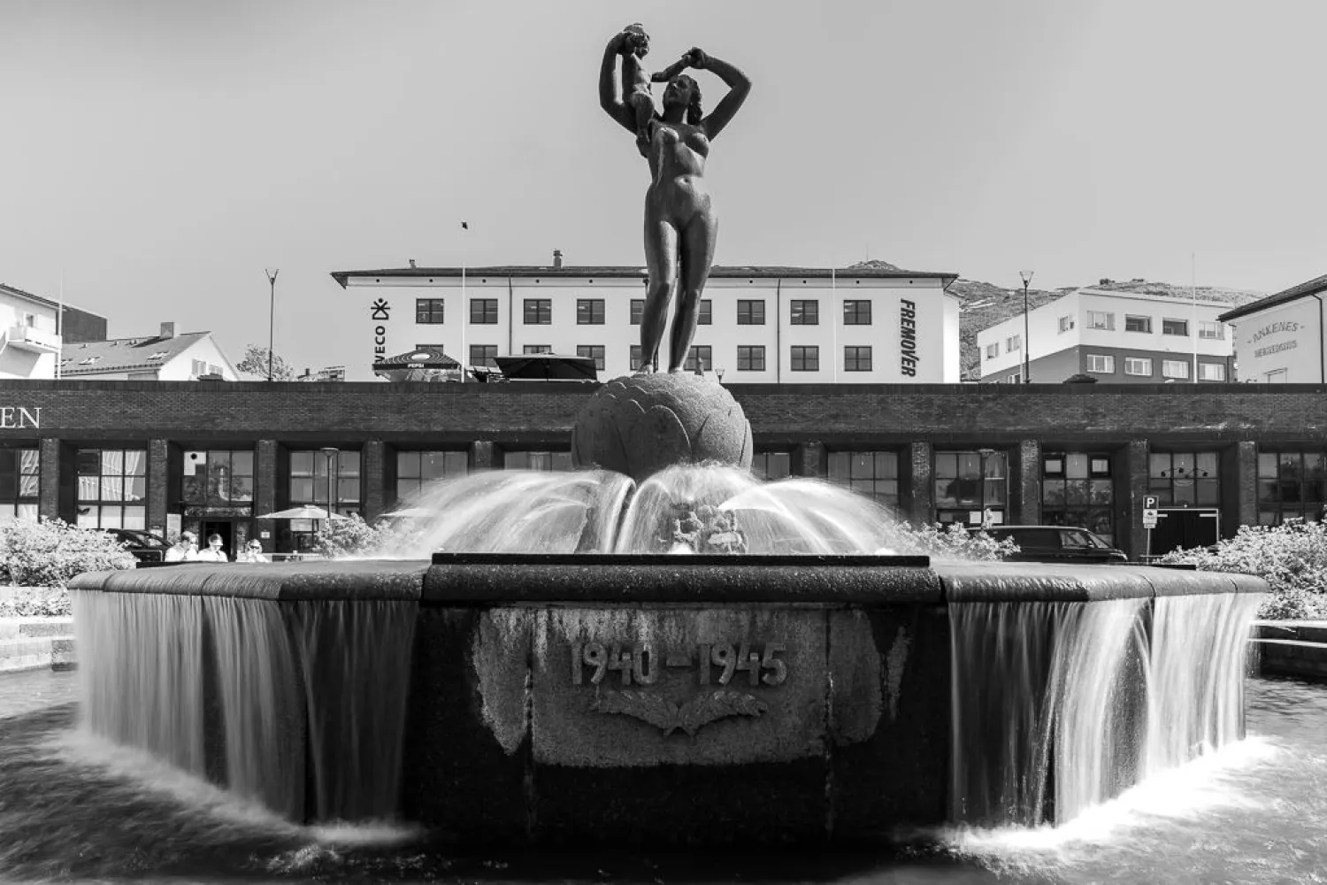Frihetsmonumentet - Liv opp av kaos