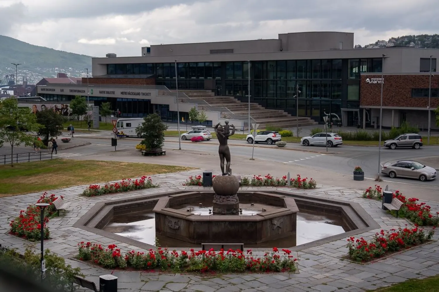 Frihetsmonumentet - Liv opp av kaos