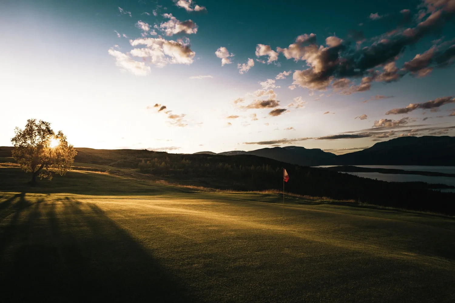 Golf under midnattsolen