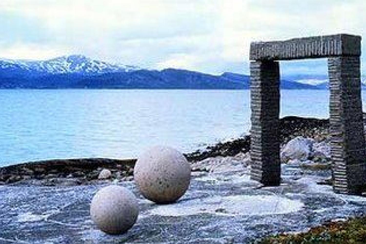 Himmel på jord, Skarstad/Efjord - Skulpturlandskap i Nordland