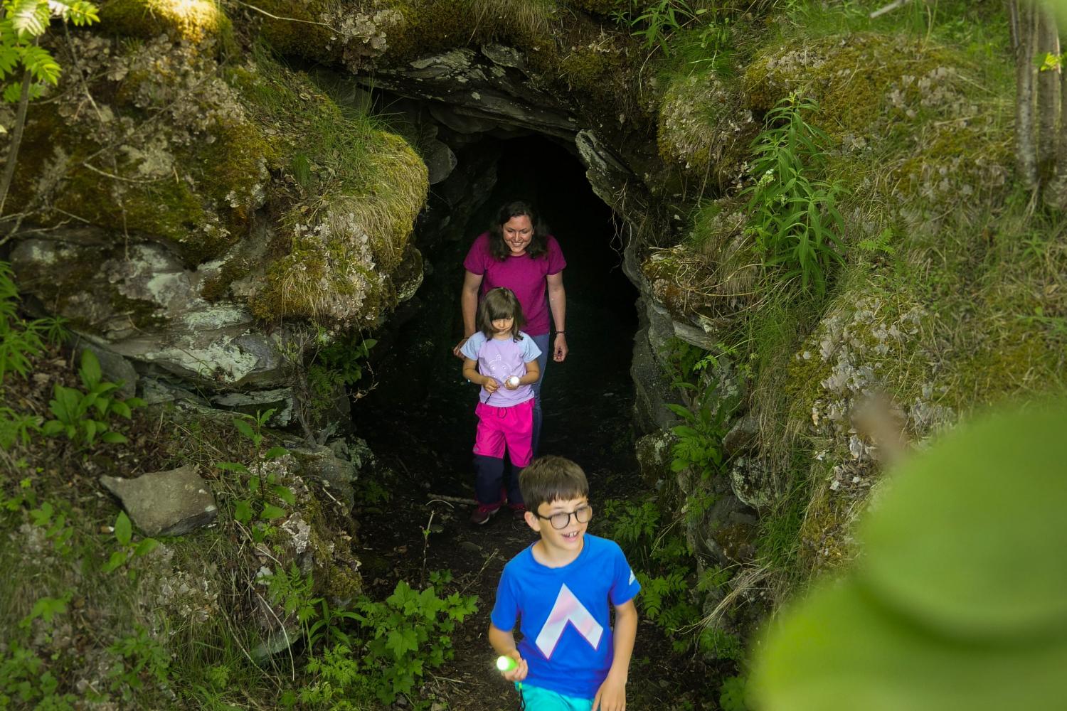 Familievandring i underjordiske bunkerser