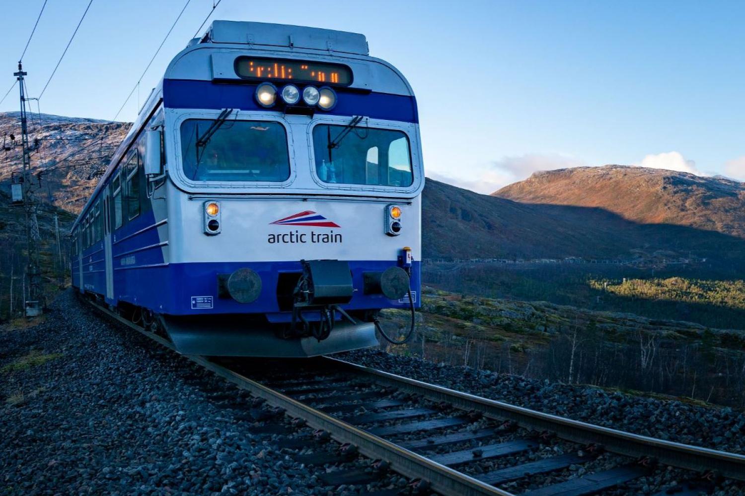 Rail & Hike by Arctic Train