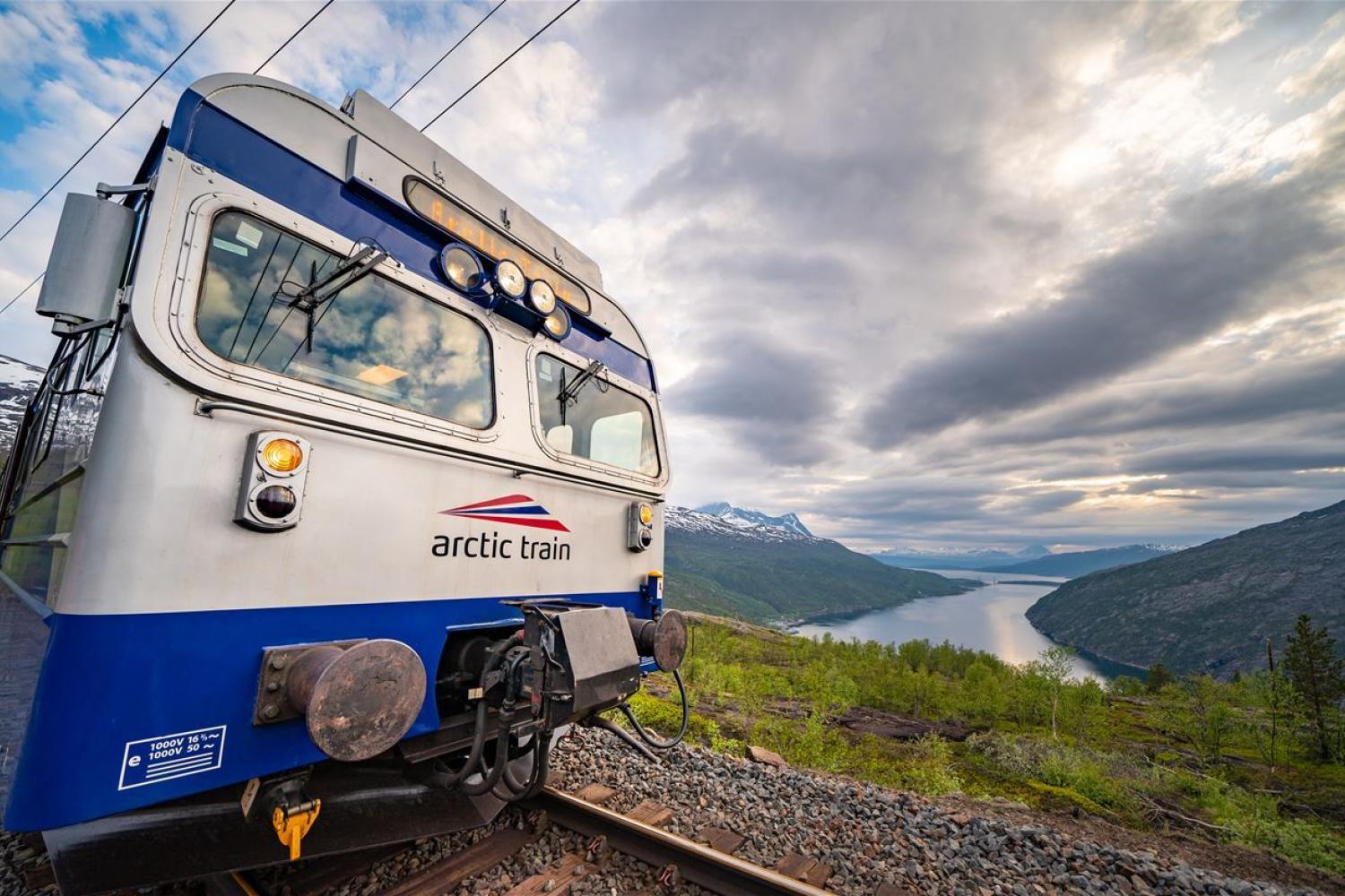 Pakke: Arctic Train og båt/buss billetter