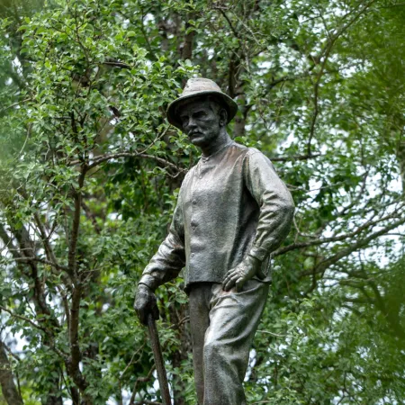 Monuments & Memorials