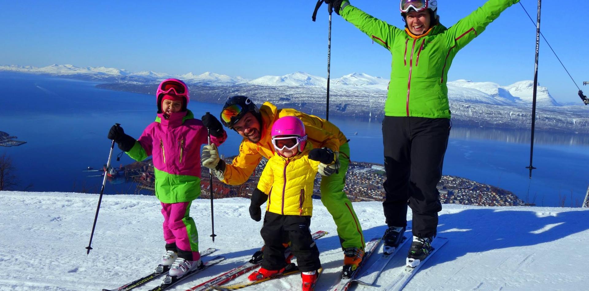 Family skiing Narvikfjellet