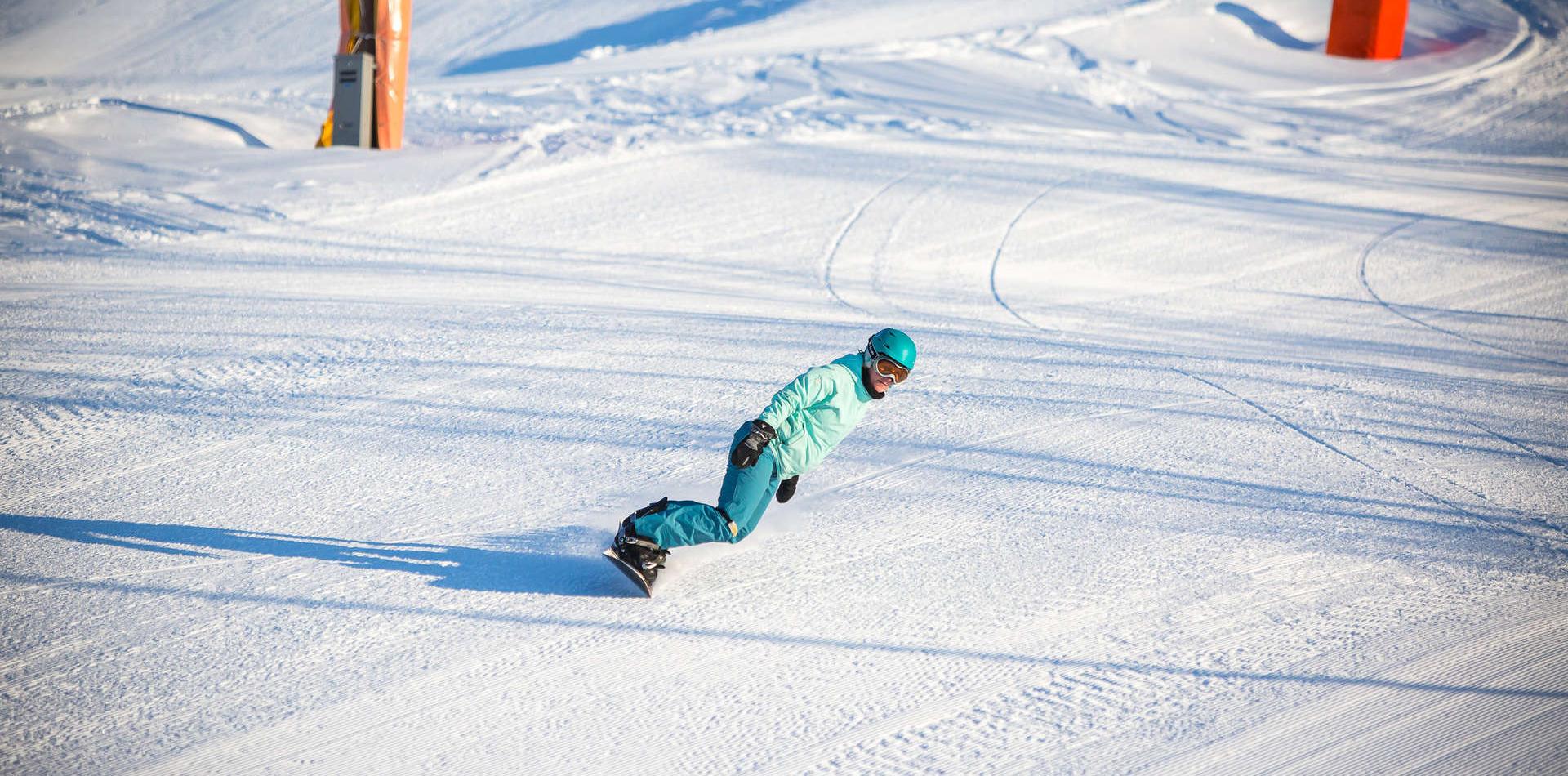 Snowboarding in Målselv Mountain village