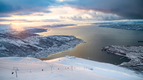 Ski from the summit of Narvikfjellet all the way down to the town of Narvik by the fjord.